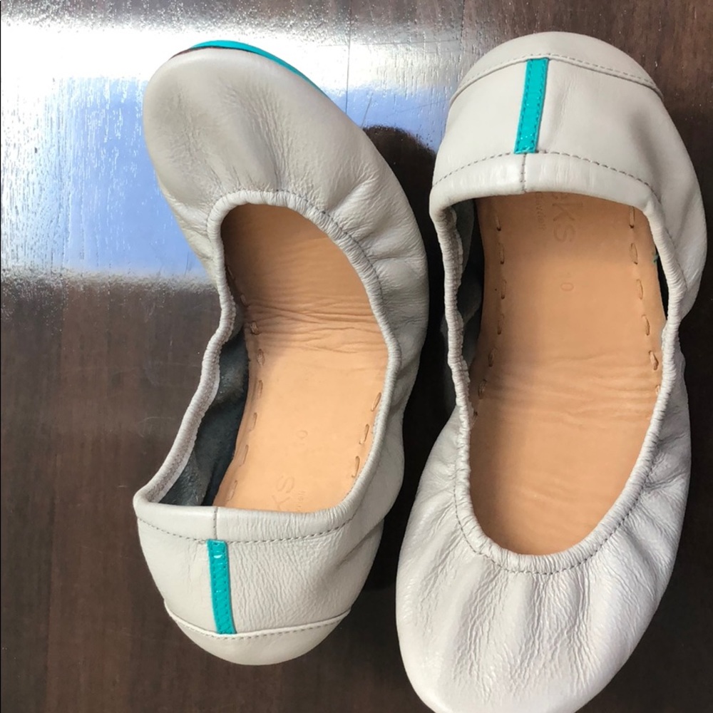 New! Never worn feather gray Tieks!!! Size 10!